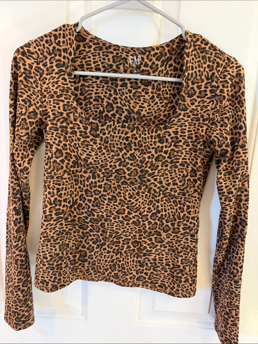 GAP leopard print long sleeve top